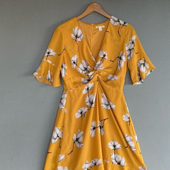 5 for $45 Miami Dress Floral Women Size M Yellow - Picture 2 of 7